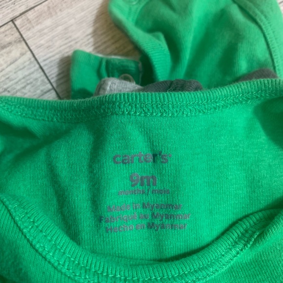 Carters Dinosaur onsie set - Picture 2 of 4